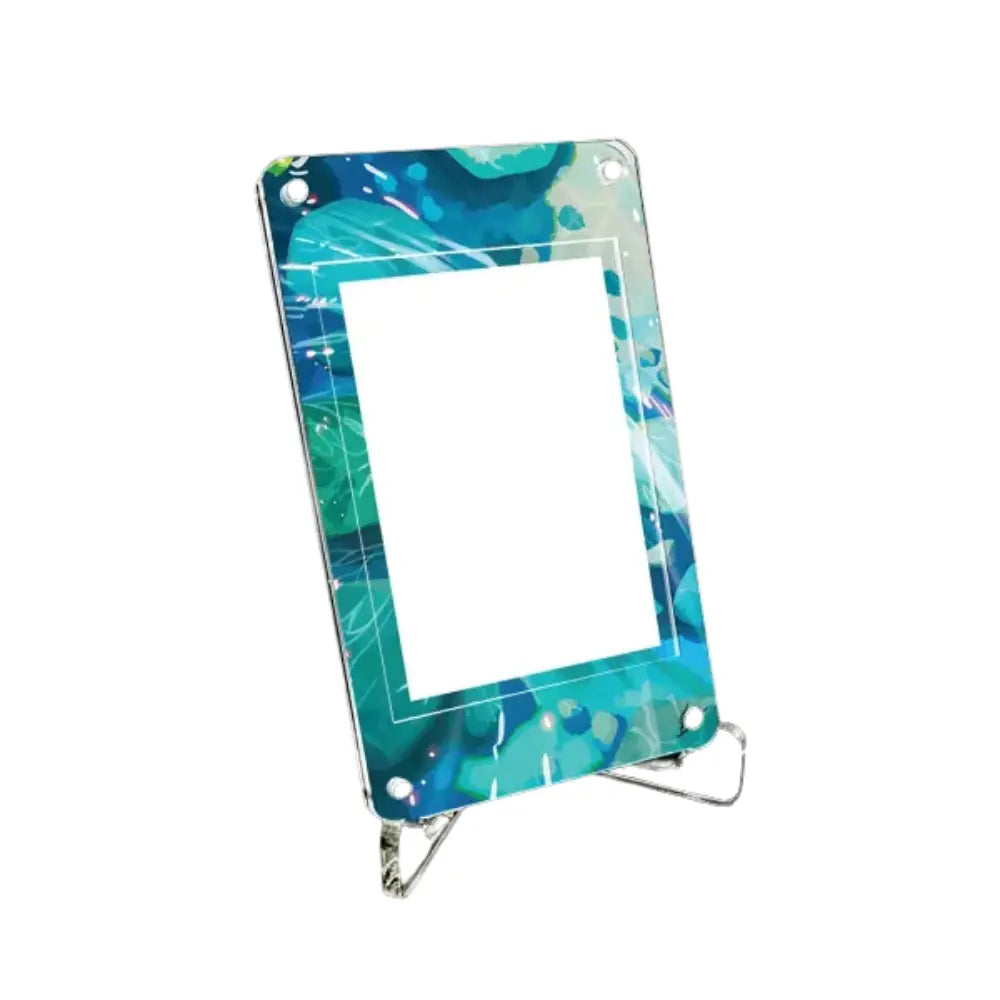 Mistys Enton Extended Art Acryl Case mit Standfuß – bei CardsRfun