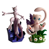Pokemon 30th Celebration Sammlerfiguren Mewtwo auf Kristallsockel und Mew auf Blumensockel – bei CardsRfun
