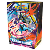 Pokemon Chaos Rising Build & Battle Kit – frontale Schraegansicht mit Mega Greninja ex Artwork und Chaos Rising Schriftzug