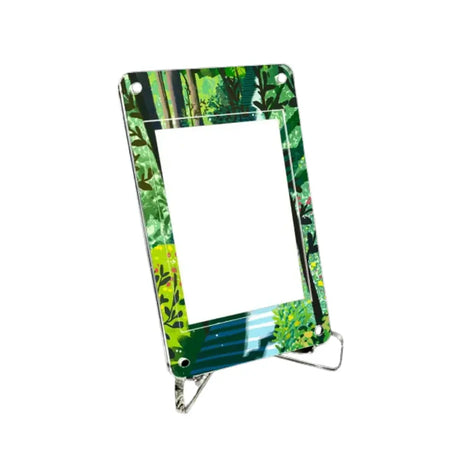 Enton 151 Extended Art Acryl Case mit Standfuß – bei CardsRfun