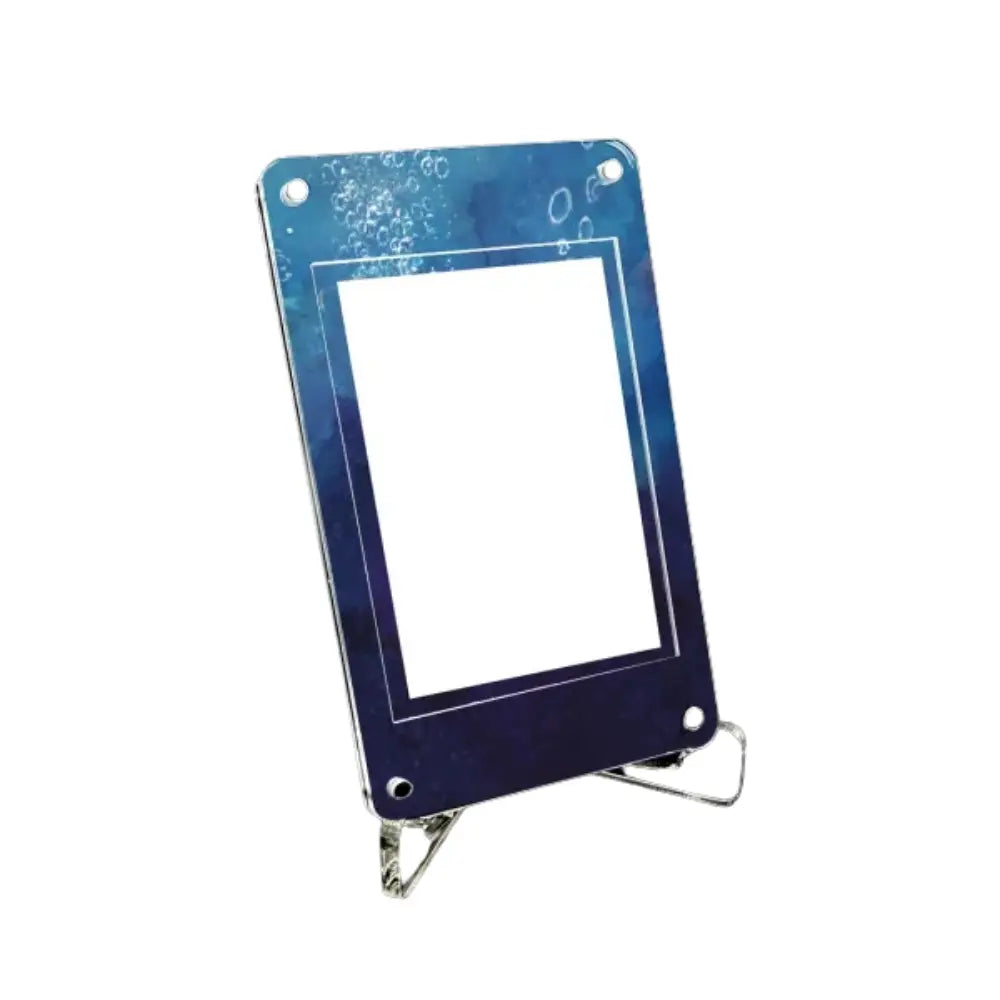 Turtok 151 Extended Art Acryl Case mit Standfuß – bei CardsRfun