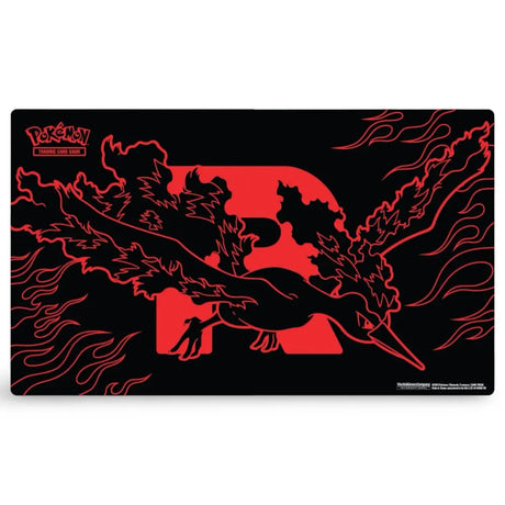 Team Rocket's Moltres ex Playmat – Moltres-Silhouette und Team-Rocket-R auf schwarzem Hintergrund